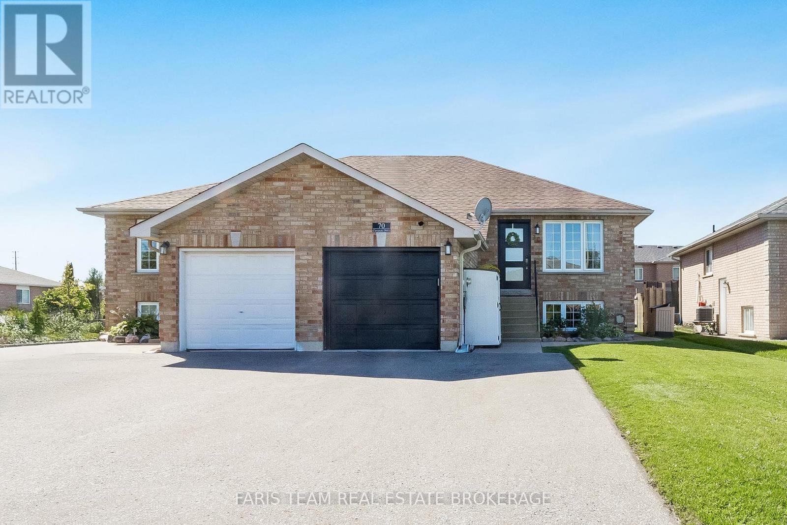 70 Cassandra Drive, Barrie, Ontario  L4M 6Y8 - Photo 2 - S12981020