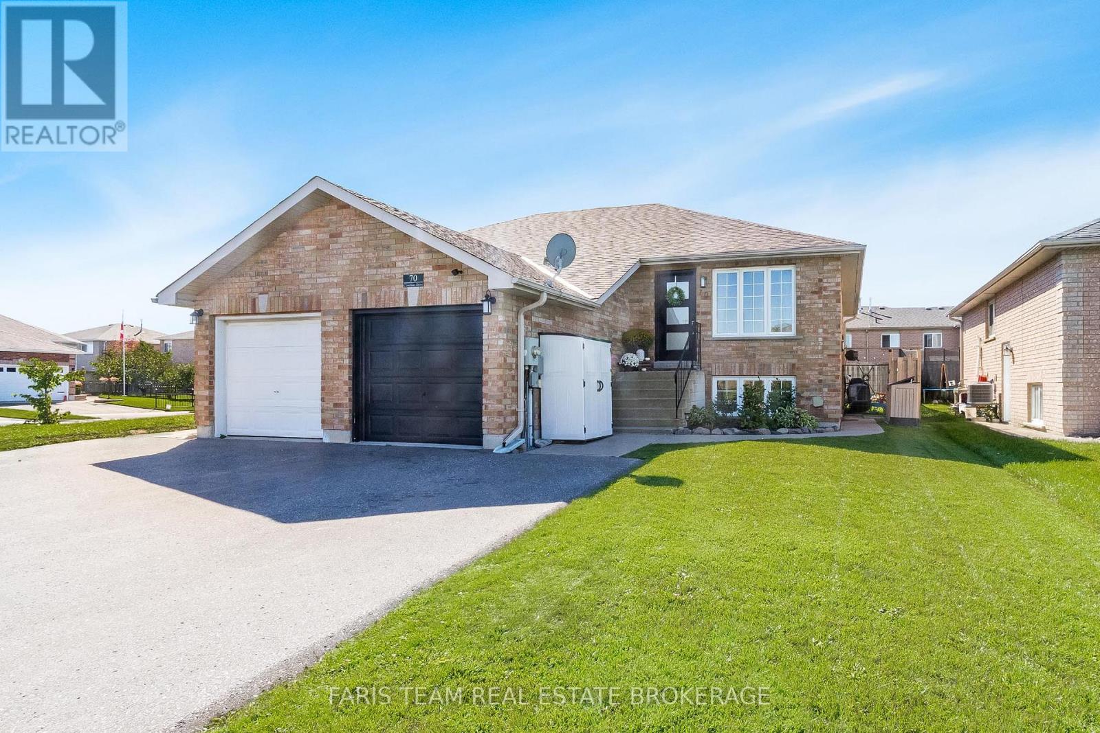 70 Cassandra Drive, Barrie, Ontario  L4M 6Y8 - Photo 3 - S12981020