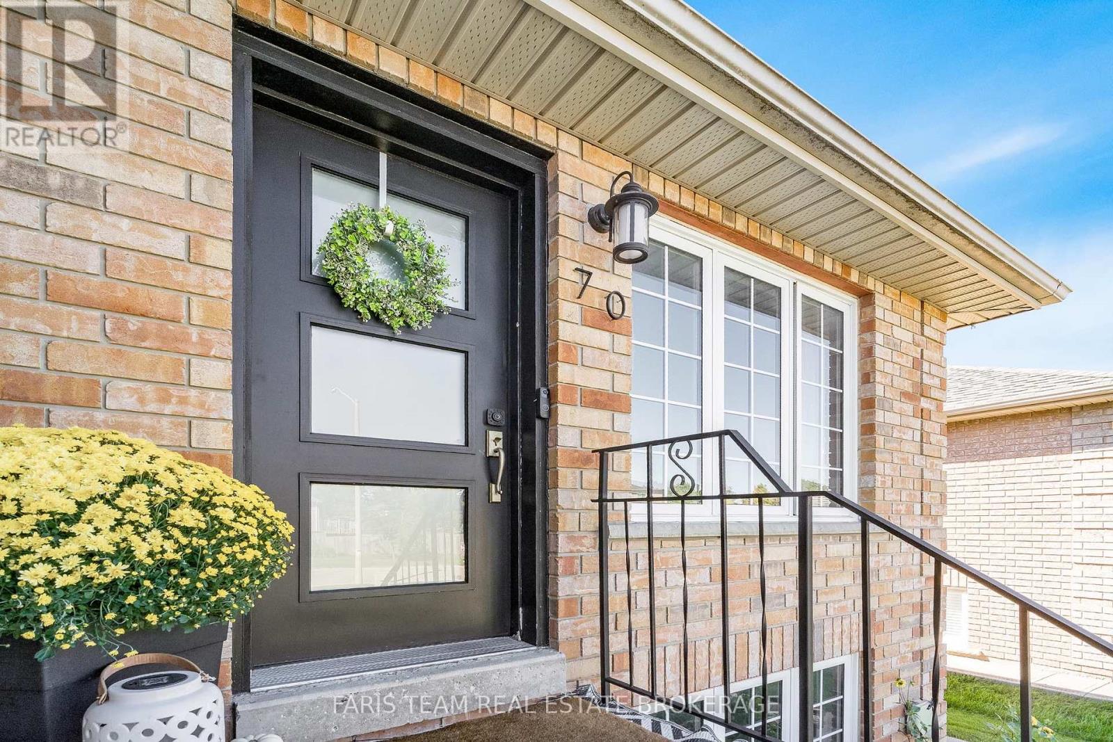 70 Cassandra Drive, Barrie, Ontario  L4M 6Y8 - Photo 4 - S12981020