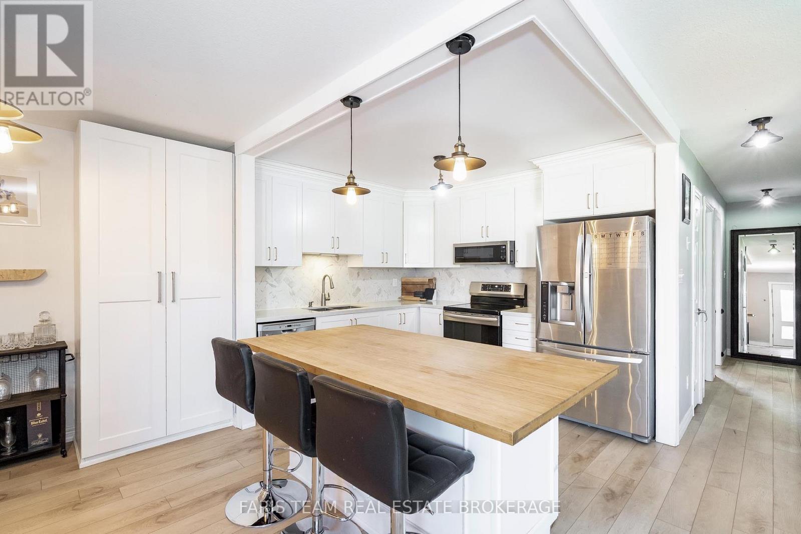 70 Cassandra Drive, Barrie, Ontario  L4M 6Y8 - Photo 5 - S12981020