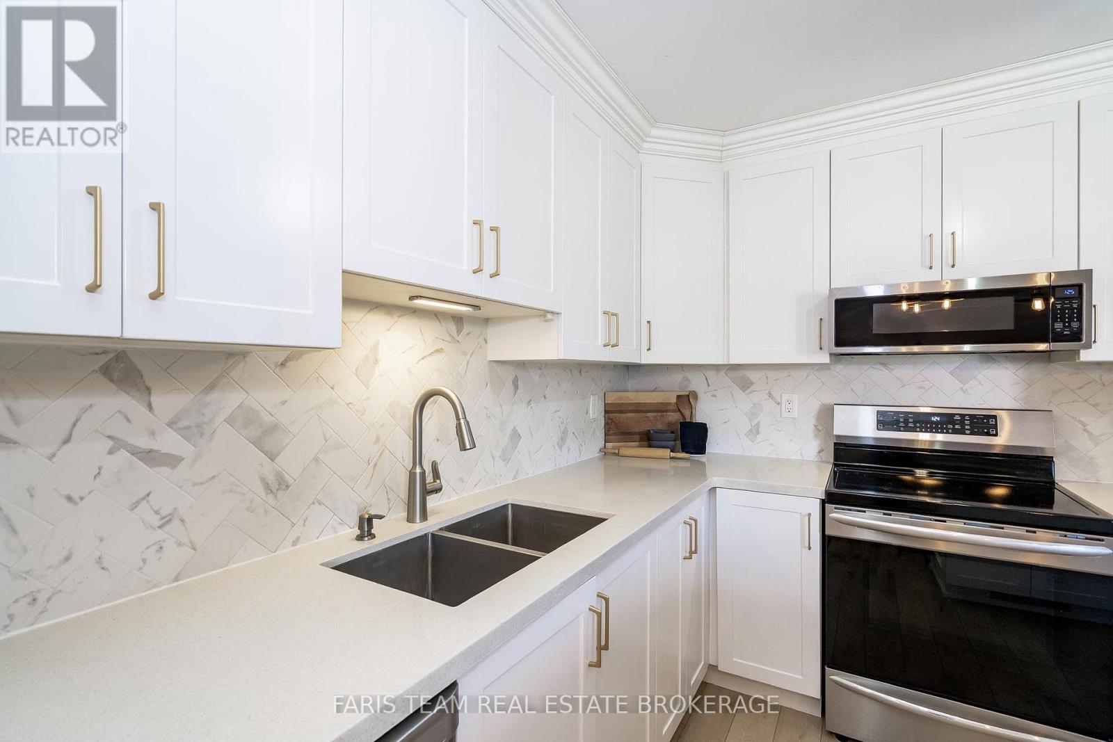 70 Cassandra Drive, Barrie, Ontario  L4M 6Y8 - Photo 8 - S12981020