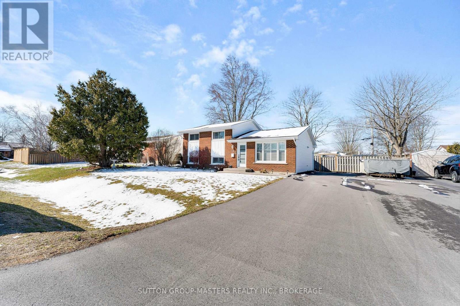 18 Bakers Lane, Loyalist (Amherstview), Ontario  K7N 1M1 - Photo 2 - X12981058