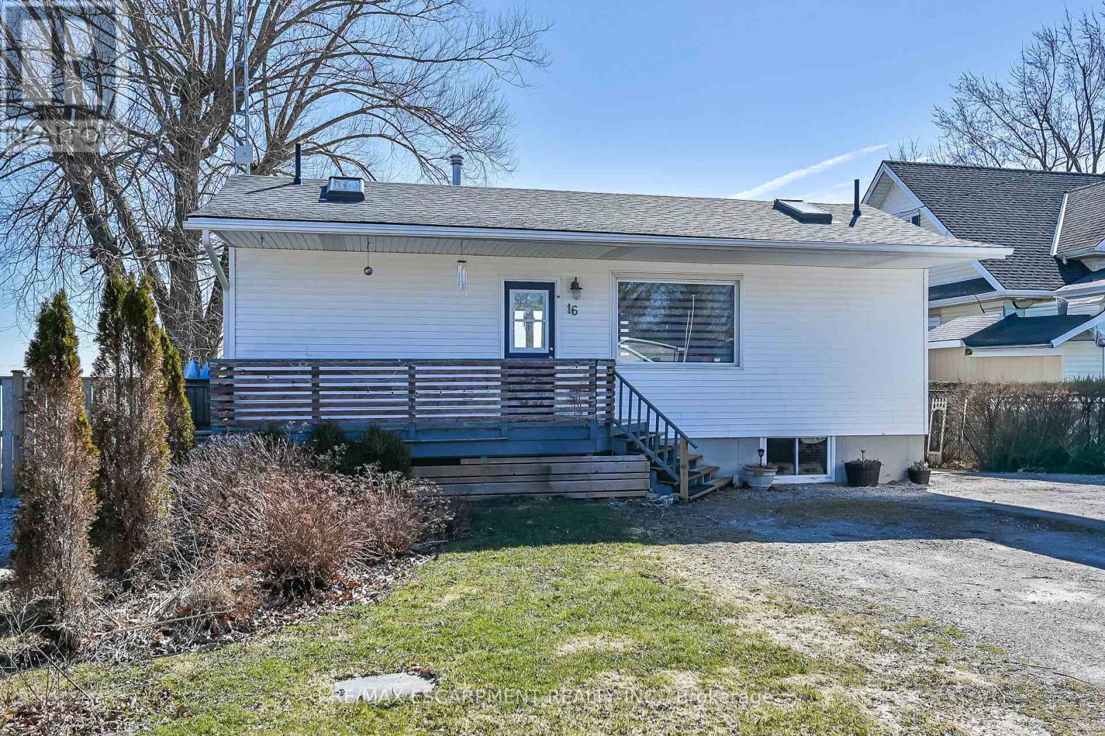 16 Wilcox Drive, Haldimand, Ontario  N0A 1L0 - Photo 2 - X12932124