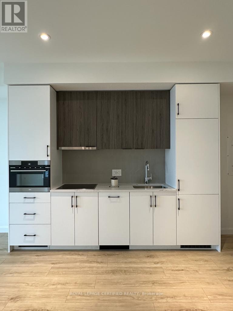 903 - 741 King Street W, Kitchener, Ontario  N2G 1E5 - Photo 3 - X12978780