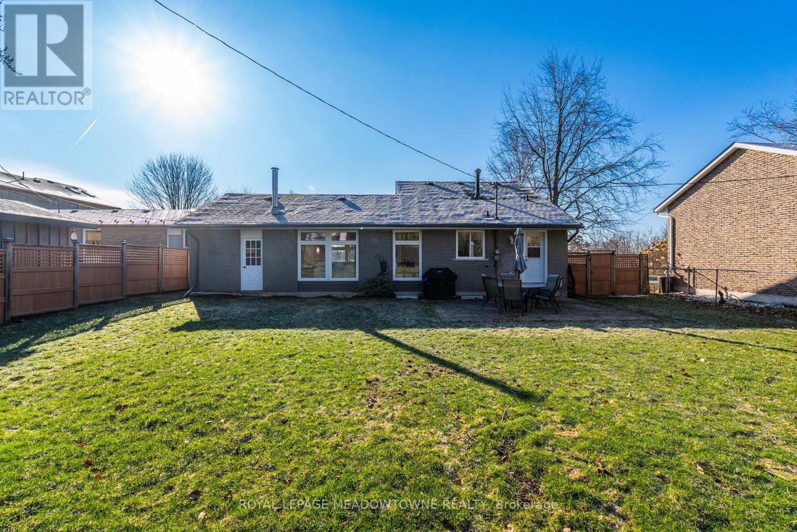 73 Elizabeth Drive, Halton Hills, Ontario  L7J 1B4 - Photo 25 - W12980990