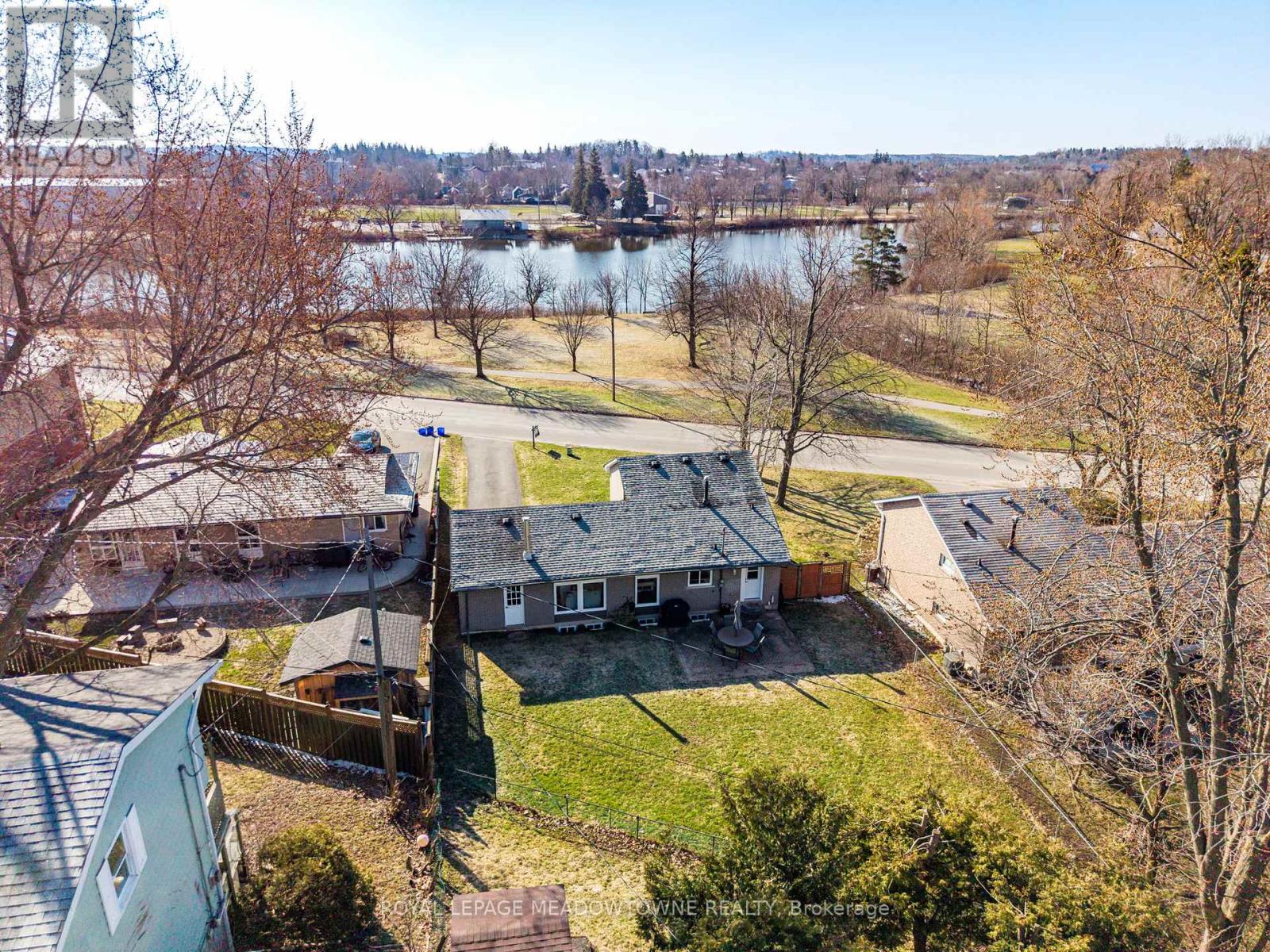 73 Elizabeth Drive, Halton Hills, Ontario  L7J 1B4 - Photo 3 - W12980990