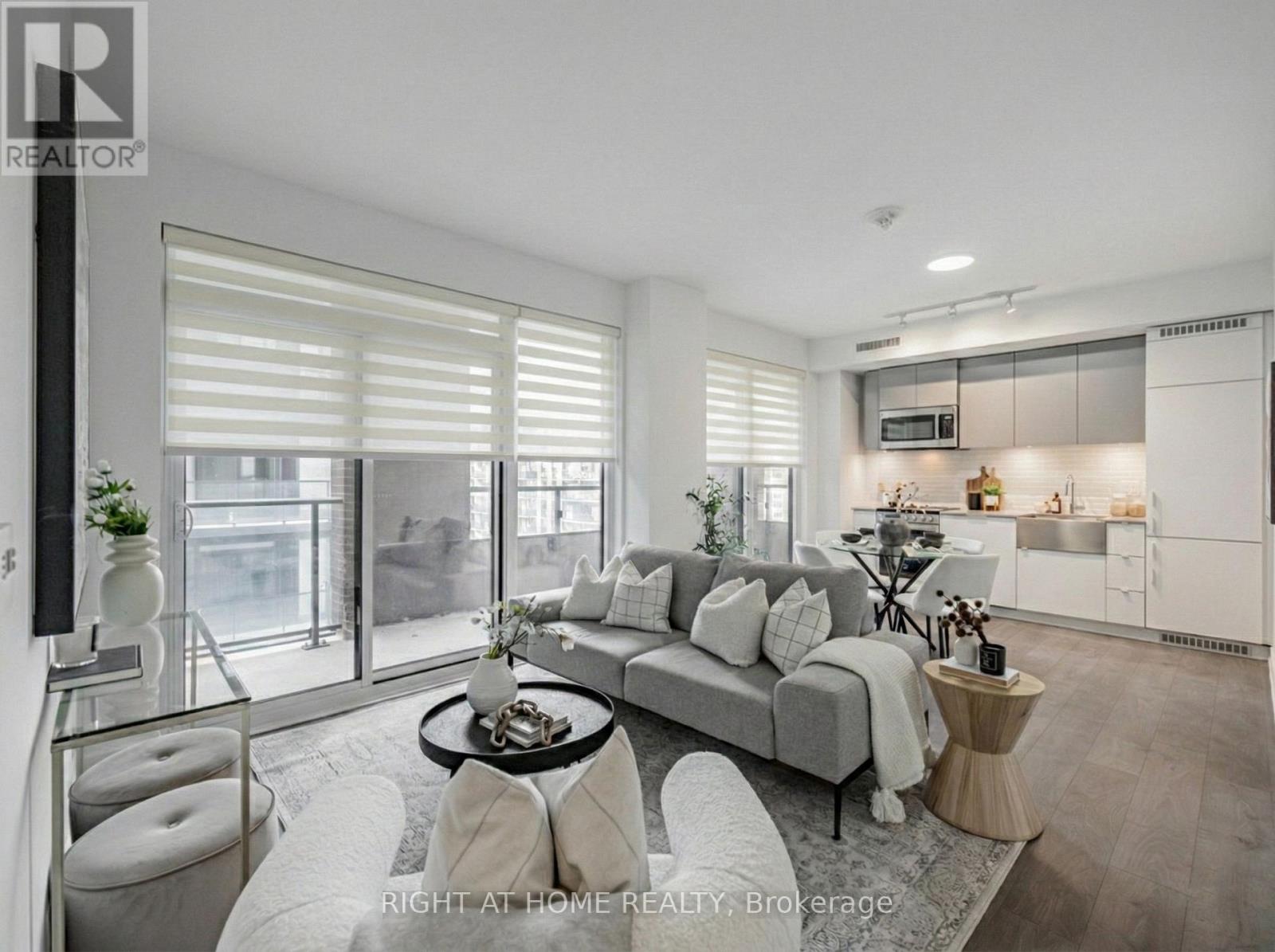 815 - 270 DUFFERIN STREET, Toronto, Ontario