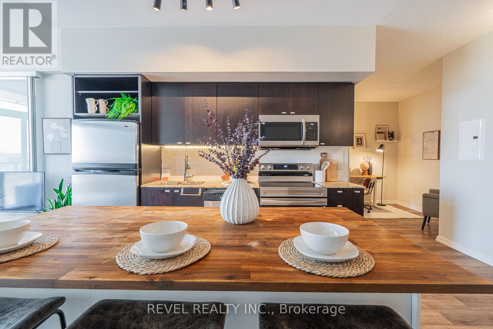 1616 - 103 The Queensway Avenue, Toronto, Ontario  M6S 5B3 - Photo 2 - W12981012