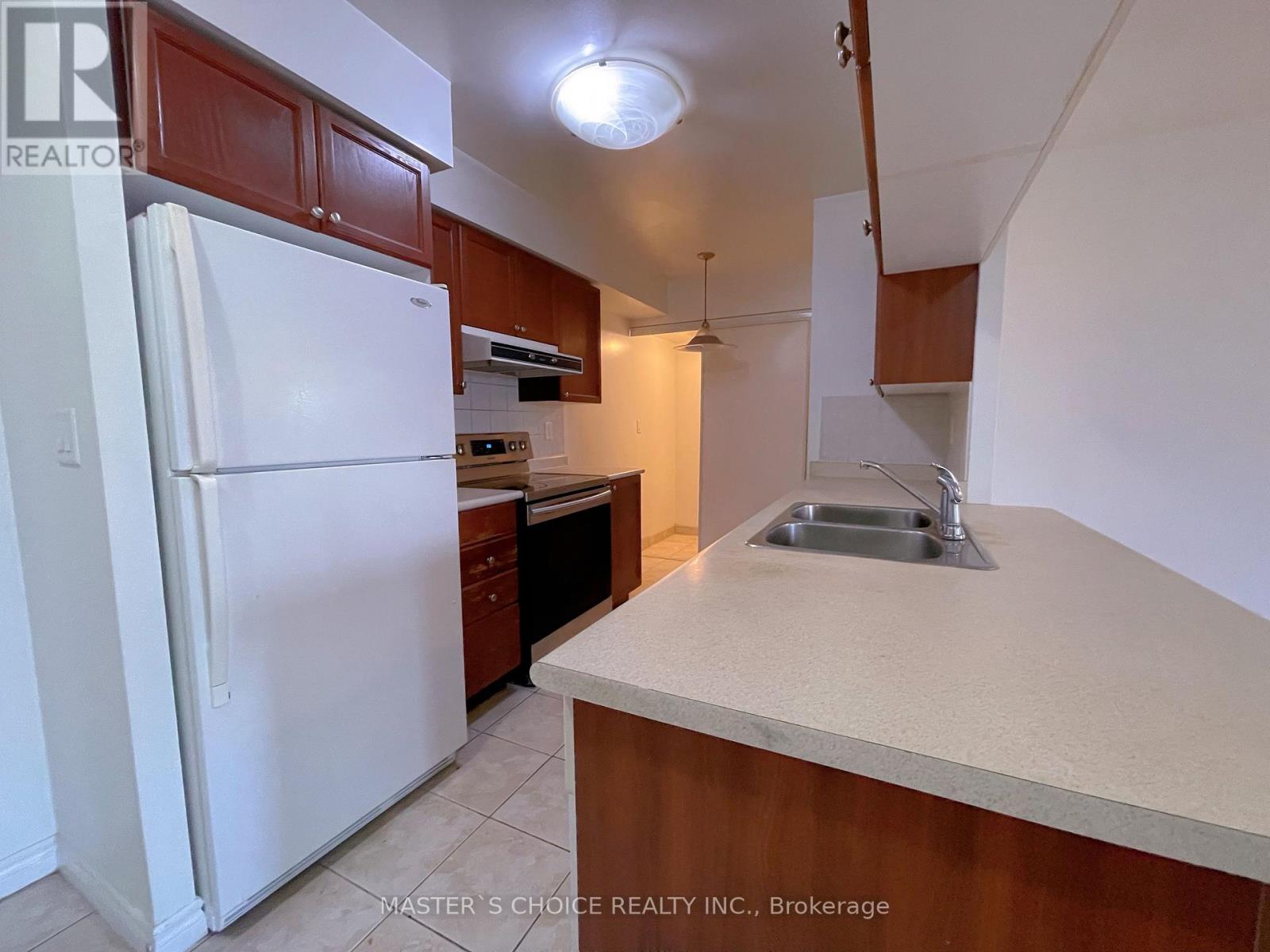 2721 - 3888 Duke Of York Boulevard, Mississauga, Ontario  L5B 4P5 - Photo 4 - W12981018