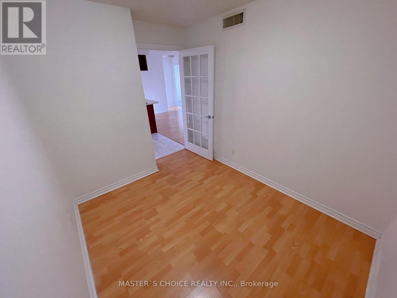 2721 - 3888 Duke Of York Boulevard, Mississauga, Ontario  L5B 4P5 - Photo 5 - W12981018