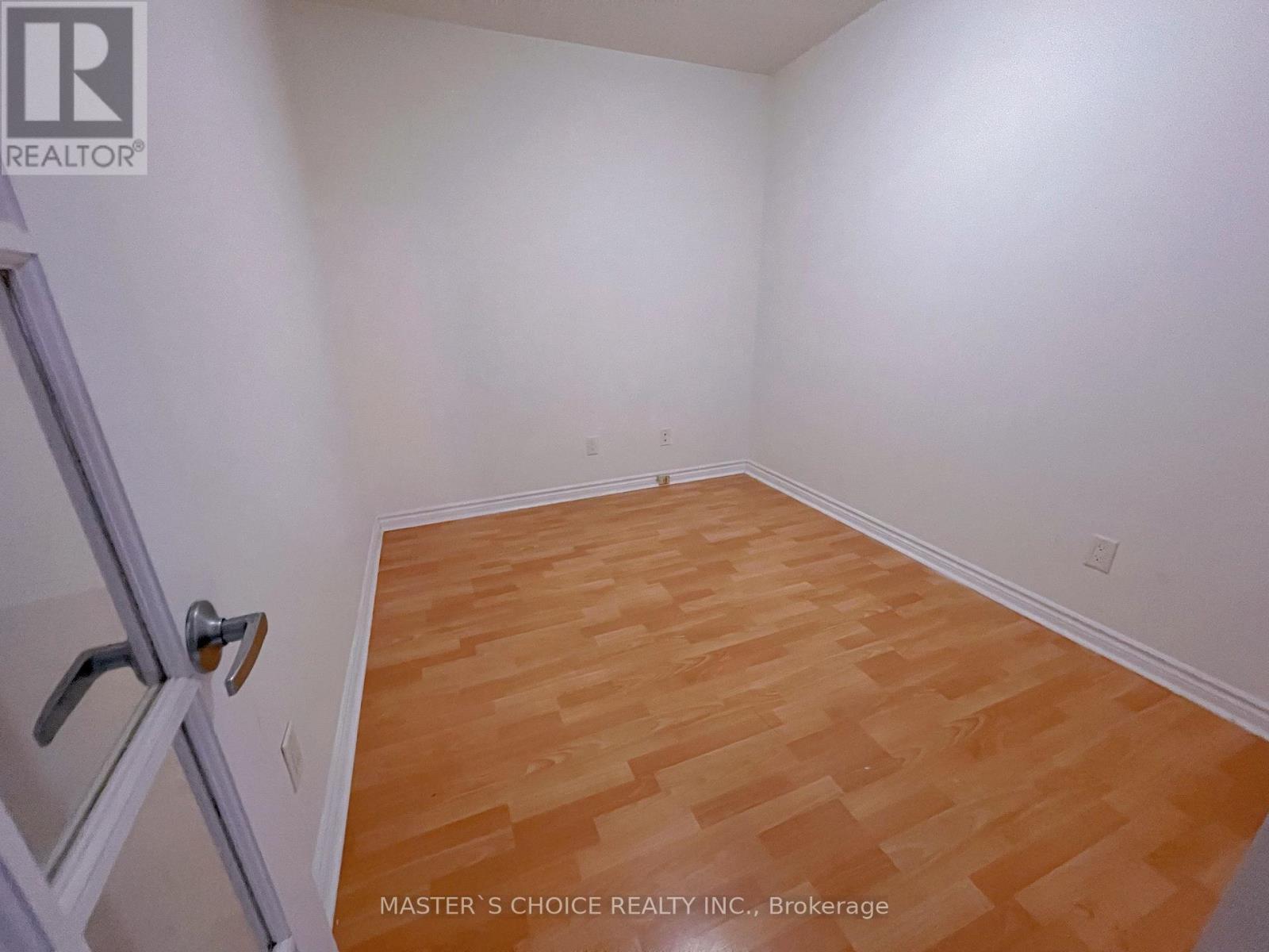 2721 - 3888 Duke Of York Boulevard, Mississauga, Ontario  L5B 4P5 - Photo 6 - W12981018