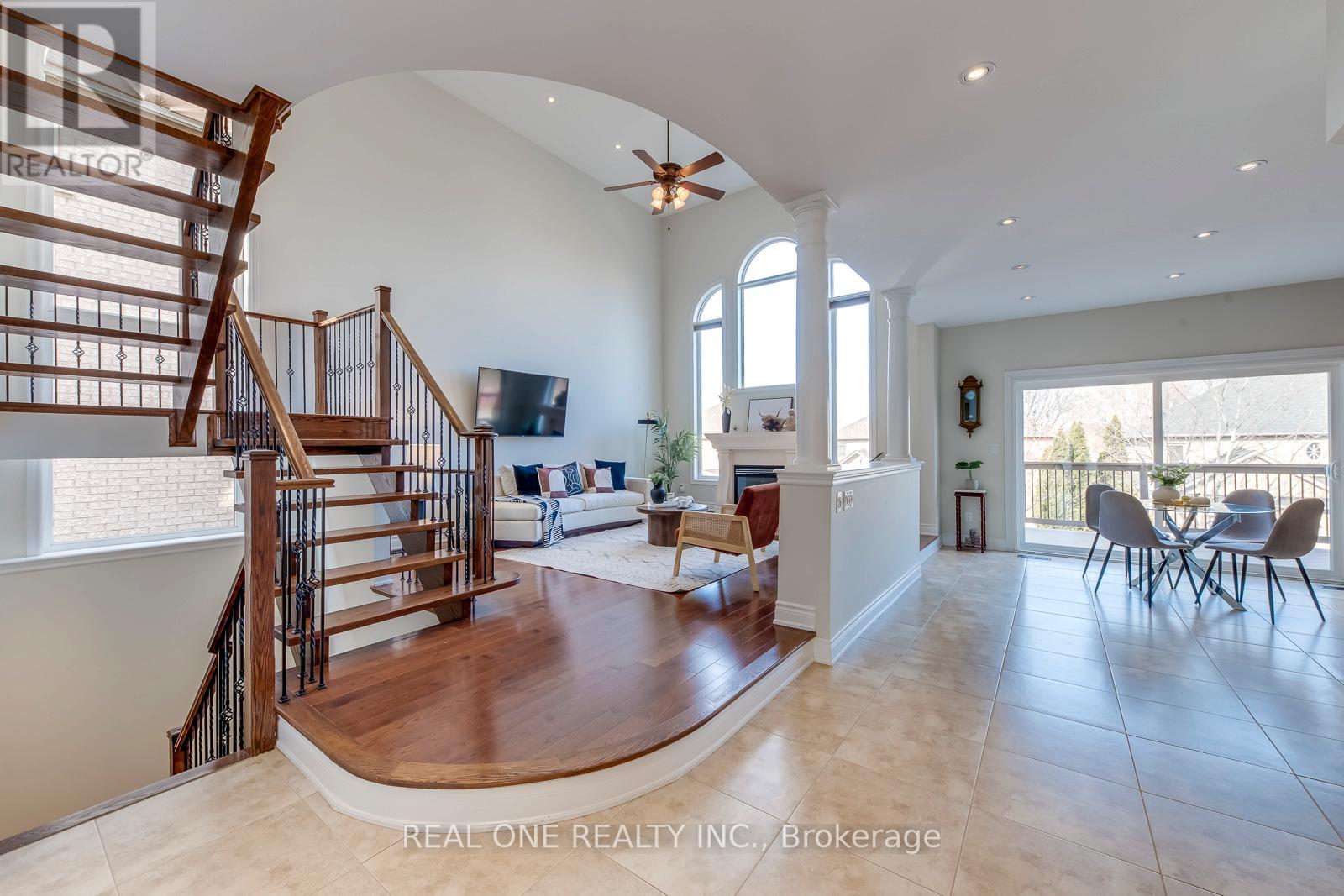 2361 Rideau Drive, Oakville, Ontario  L6H 7J8 - Photo 13 - W12981064