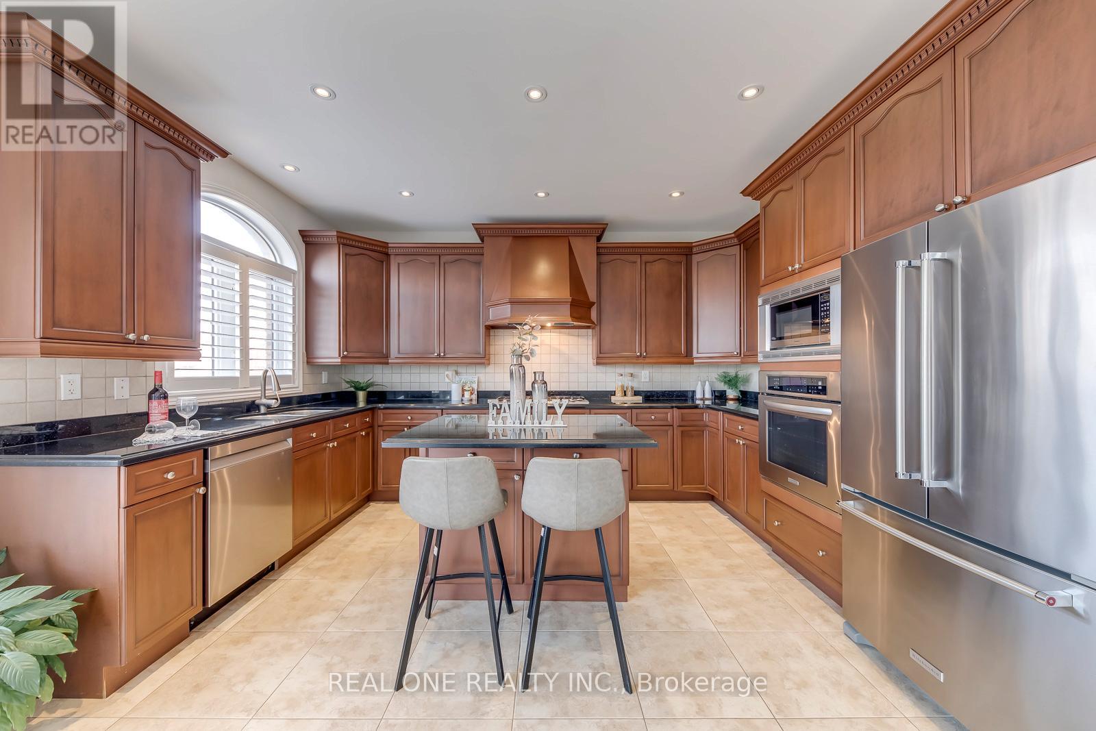 2361 Rideau Drive, Oakville, Ontario  L6H 7J8 - Photo 18 - W12981064