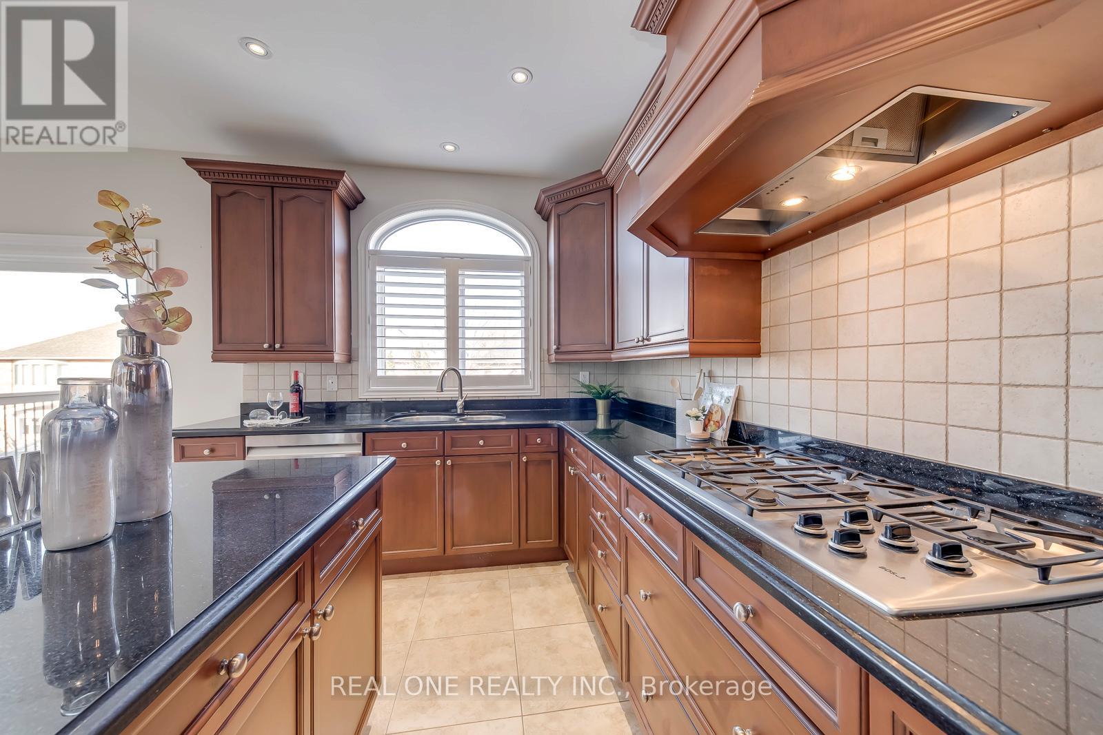 2361 Rideau Drive, Oakville, Ontario  L6H 7J8 - Photo 20 - W12981064