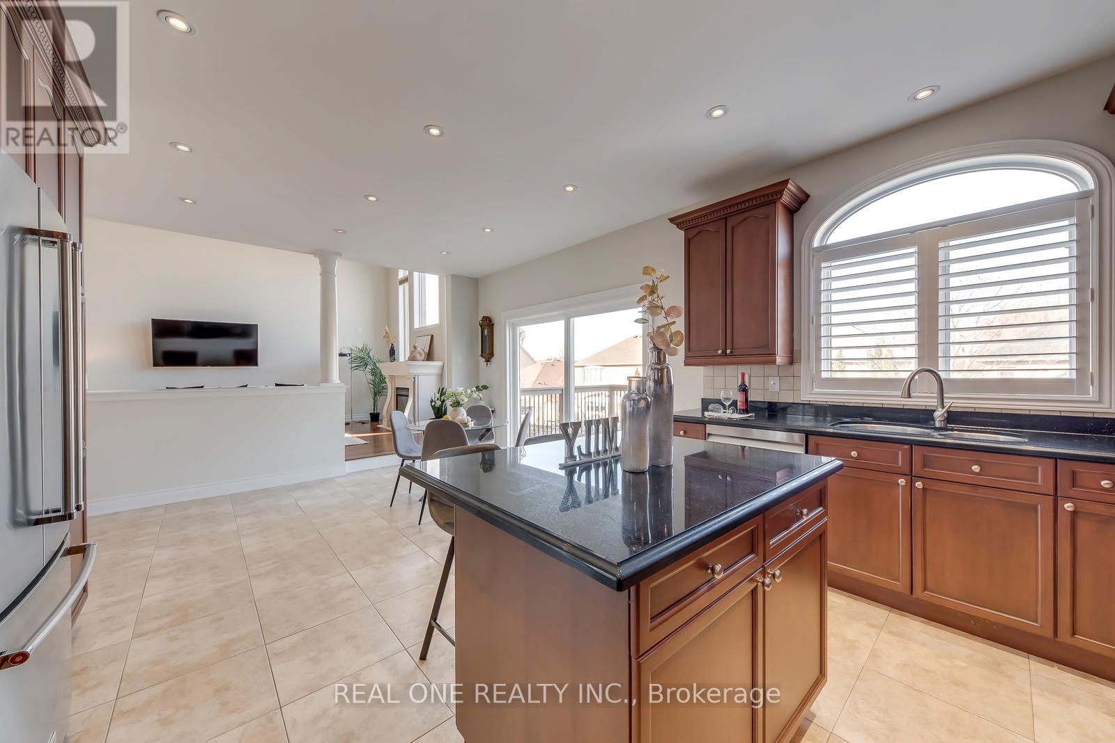 2361 Rideau Drive, Oakville, Ontario  L6H 7J8 - Photo 21 - W12981064