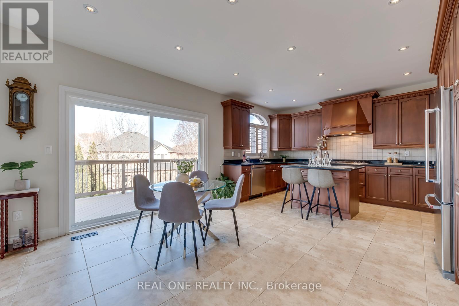 2361 Rideau Drive, Oakville, Ontario  L6H 7J8 - Photo 24 - W12981064