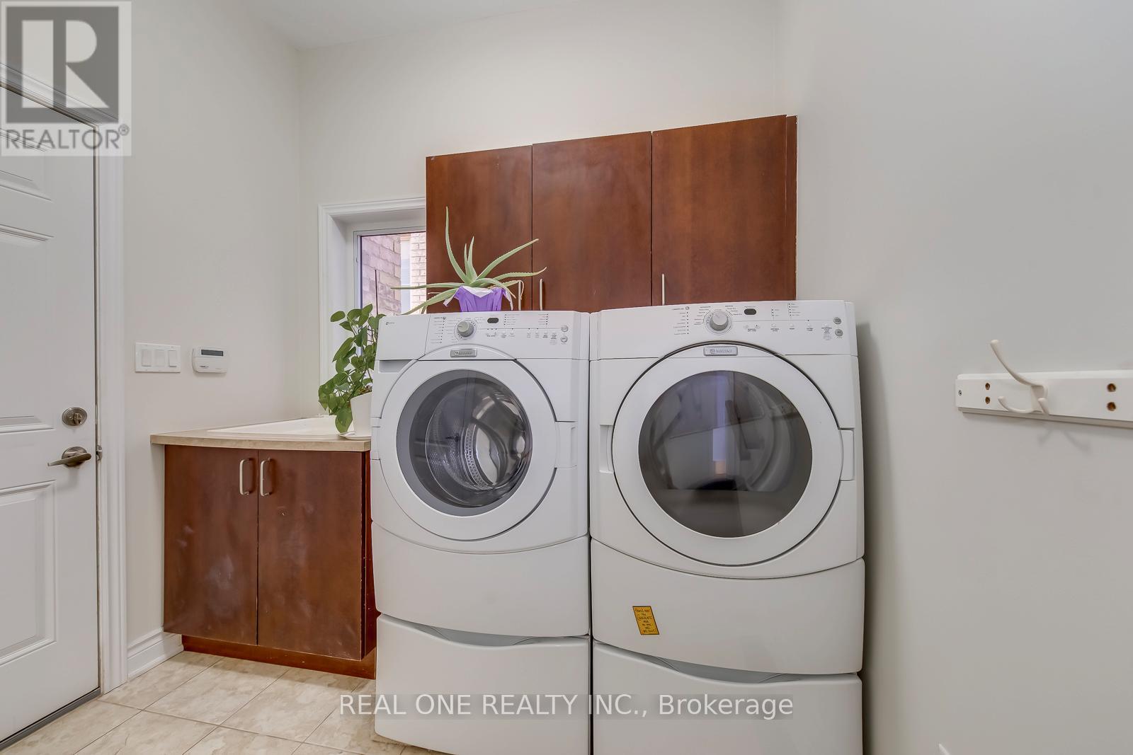 2361 Rideau Drive, Oakville, Ontario  L6H 7J8 - Photo 27 - W12981064