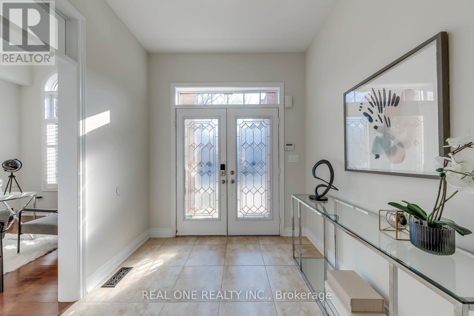 2361 Rideau Drive, Oakville, Ontario  L6H 7J8 - Photo 4 - W12981064