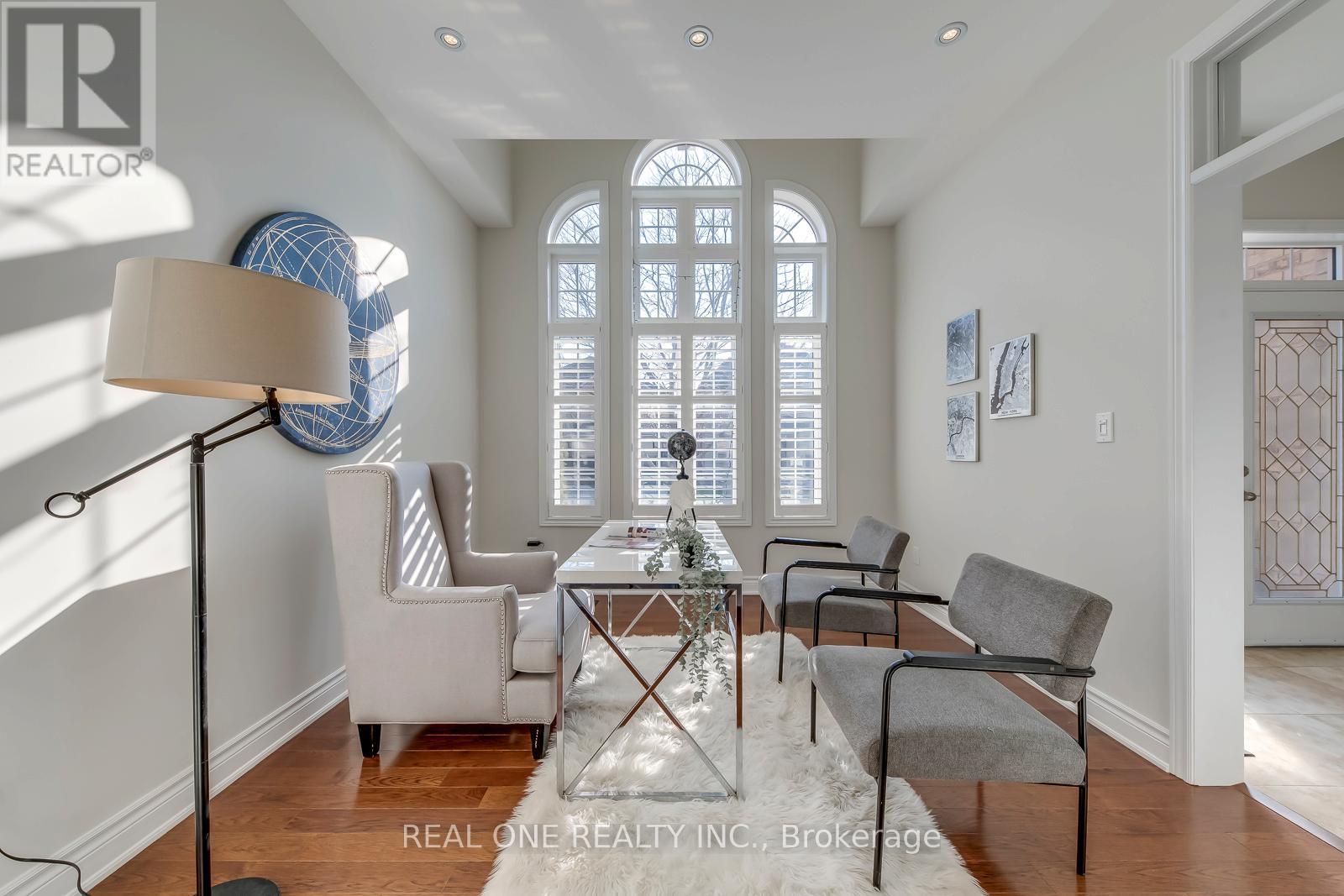 2361 Rideau Drive, Oakville, Ontario  L6H 7J8 - Photo 5 - W12981064