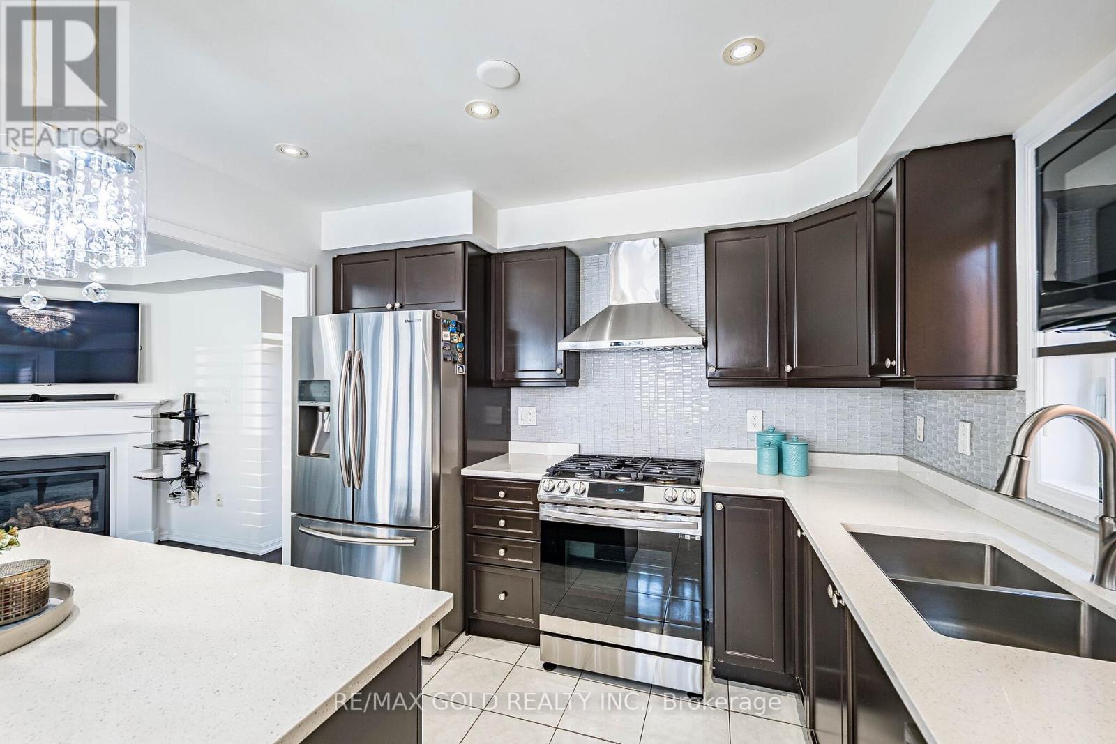 43 Arkwright Drive, Brampton, Ontario  L7A 0V2 - Photo 18 - W12981088