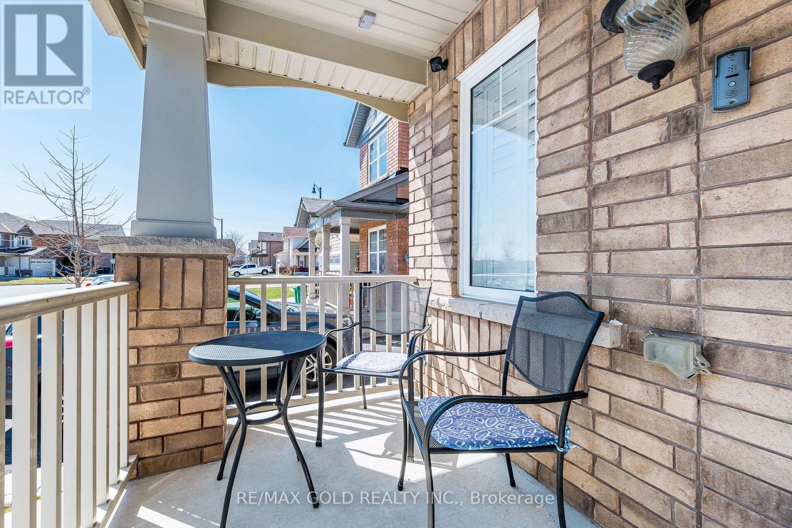 43 Arkwright Drive, Brampton, Ontario  L7A 0V2 - Photo 3 - W12981088