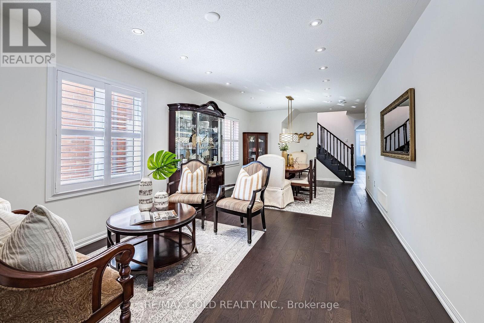 43 Arkwright Drive, Brampton, Ontario  L7A 0V2 - Photo 5 - W12981088