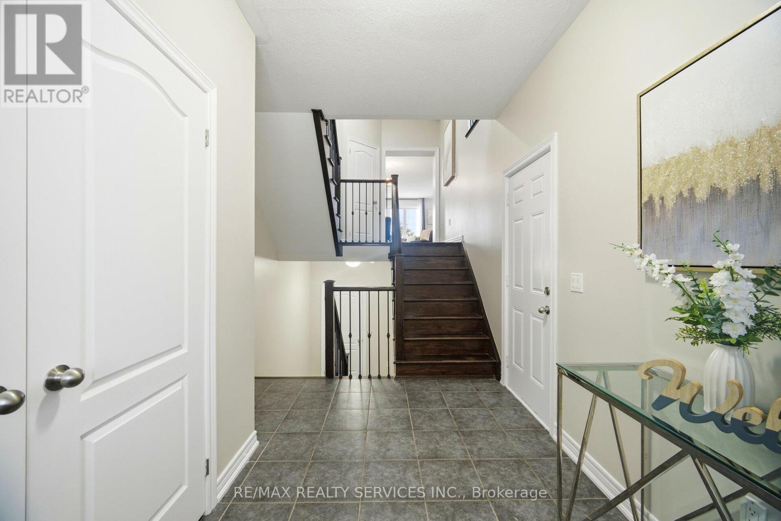 82 Waterville Way, Caledon, Ontario  L7C 3P2 - Photo 4 - W12981120