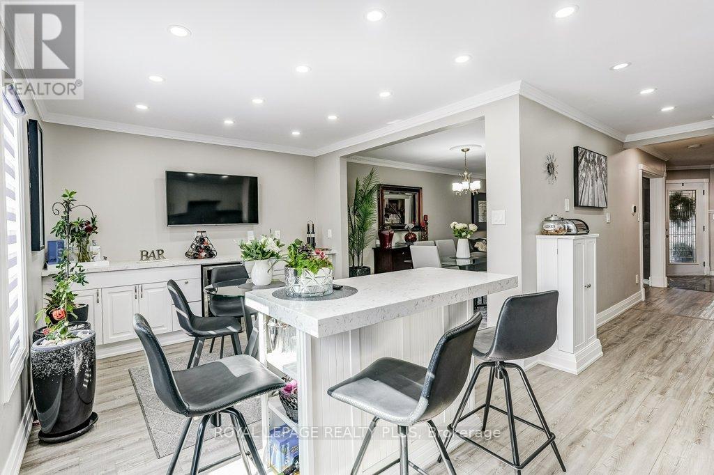 6422 Sapling Trail, Mississauga, Ontario  L5N 7A4 - Photo 15 - W12981130