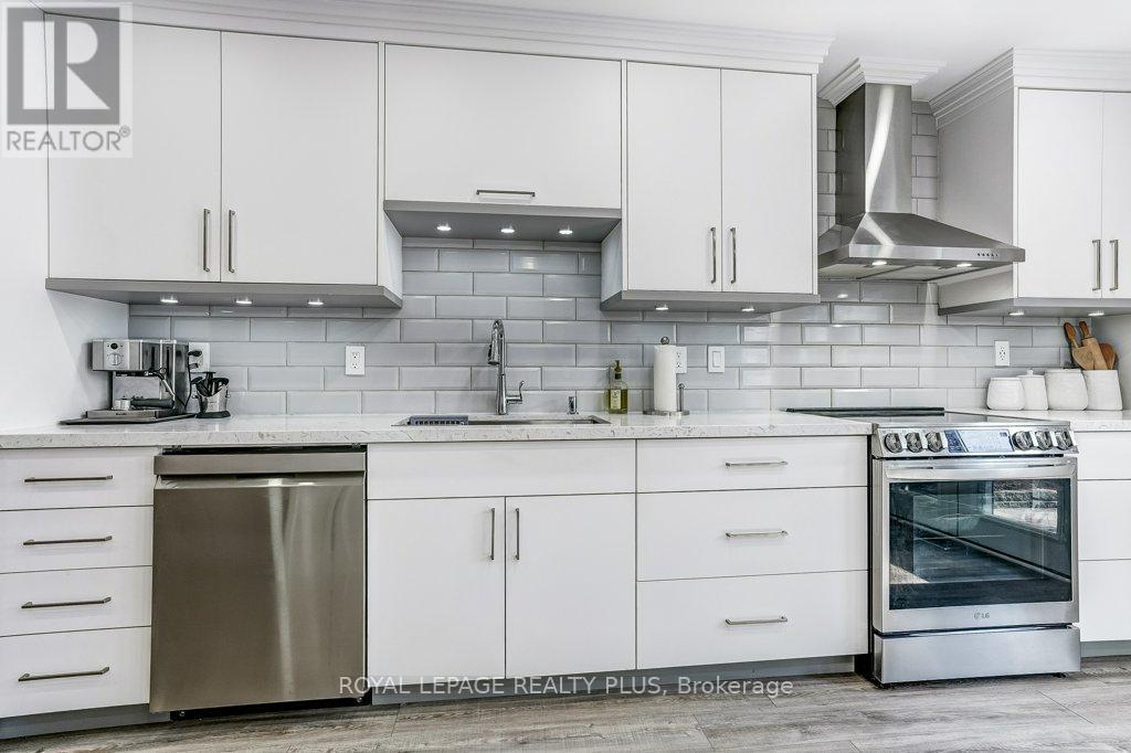 6422 Sapling Trail, Mississauga, Ontario  L5N 7A4 - Photo 18 - W12981130