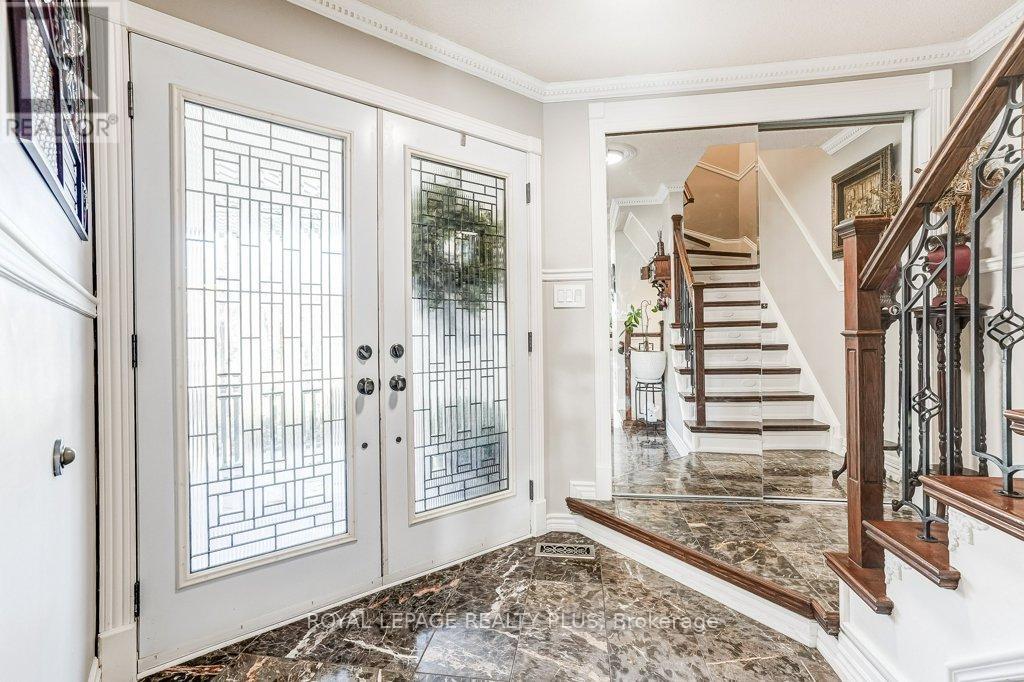 6422 Sapling Trail, Mississauga, Ontario  L5N 7A4 - Photo 4 - W12981130