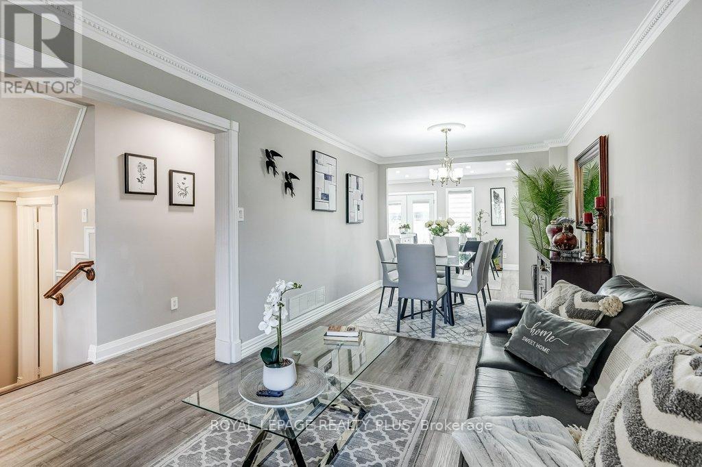 6422 Sapling Trail, Mississauga, Ontario  L5N 7A4 - Photo 7 - W12981130