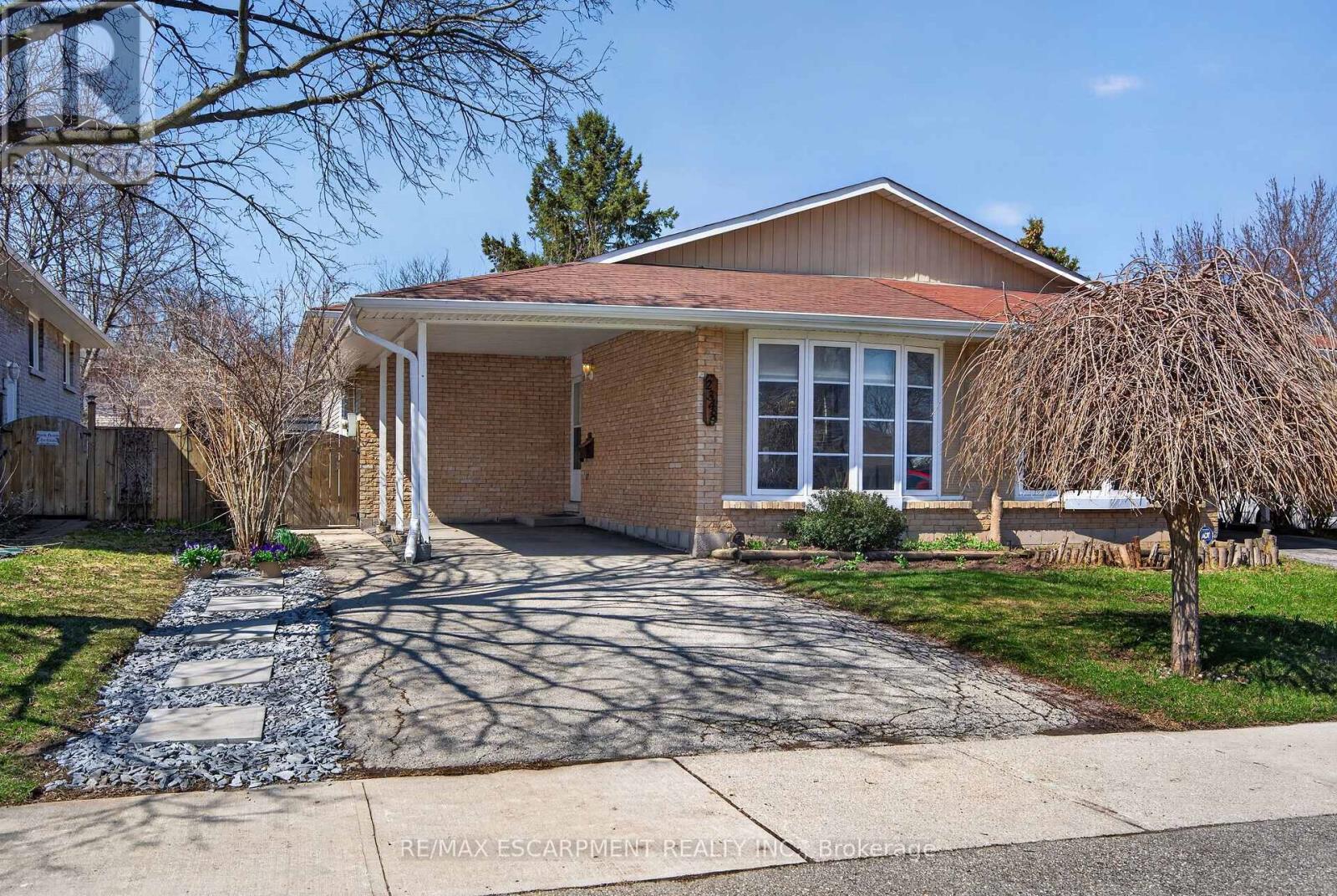 2348 Greenbank Trail, Burlington, Ontario  L7P 3S8 - Photo 2 - W12981132