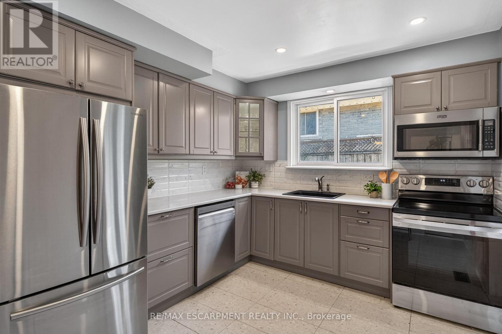 2348 Greenbank Trail, Burlington, Ontario  L7P 3S8 - Photo 7 - W12981132