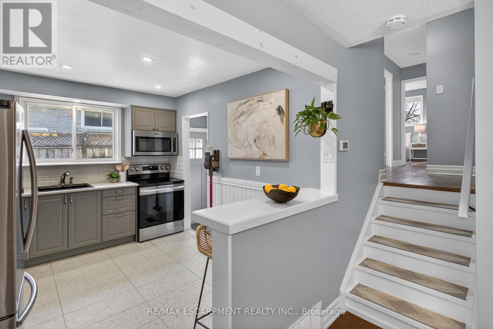 2348 Greenbank Trail, Burlington, Ontario  L7P 3S8 - Photo 9 - W12981132