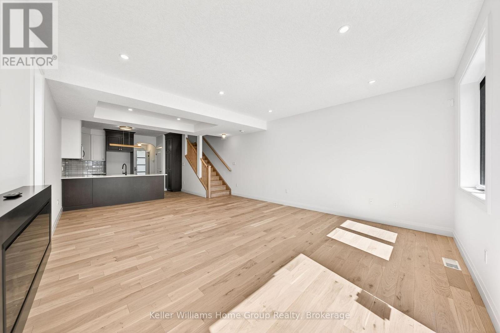 27 Halls Drive, Centre Wellington, Ontario  N0B 1S0 - Photo 17 - X12084265