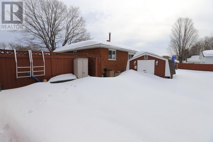 149 Denwood Dr, Sault Ste. Marie, Ontario  P6A 5R4 - Photo 3 - SM260657