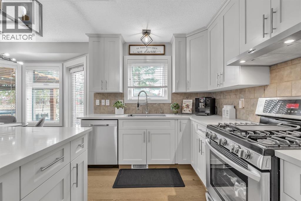 419 Rocky Ridge Bay NW, Calgary, Alberta  t3g 4h8 - Photo 11 - A2299448