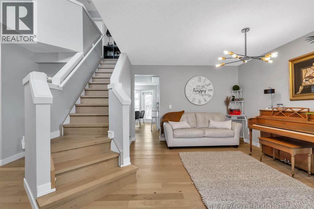 419 Rocky Ridge Bay NW, Calgary, Alberta  t3g 4h8 - Photo 5 - A2299448