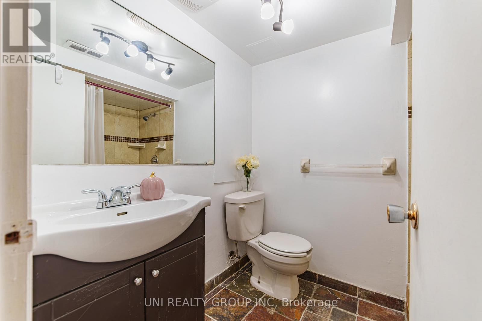 17 Forest Park Avenue, Ottawa, Ontario  K2E 5A2 - Photo 30 - X12975466