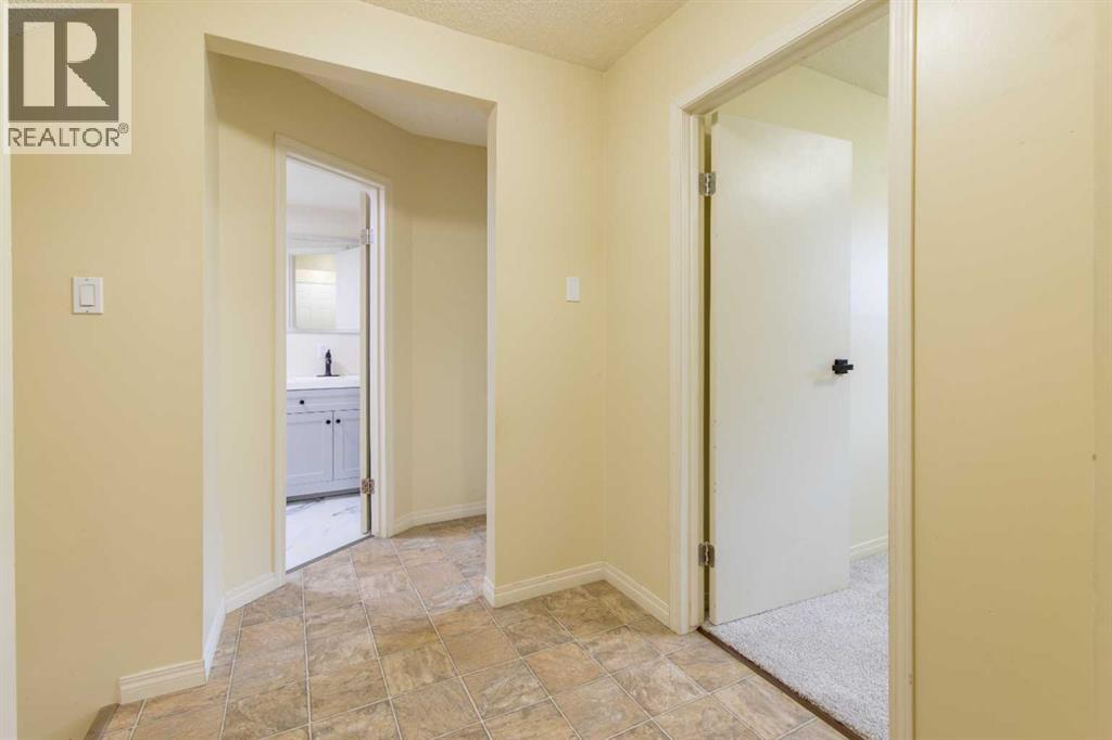 28 Dakota Road W, Lethbridge, Alberta  T1K 5L5 - Photo 29 - A2299479