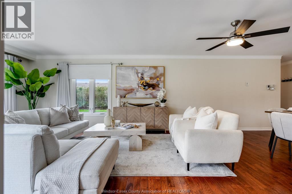 10 Oakwoods Drive, Leamington, Ontario  N8H 4B1 - Photo 5 - 26007087