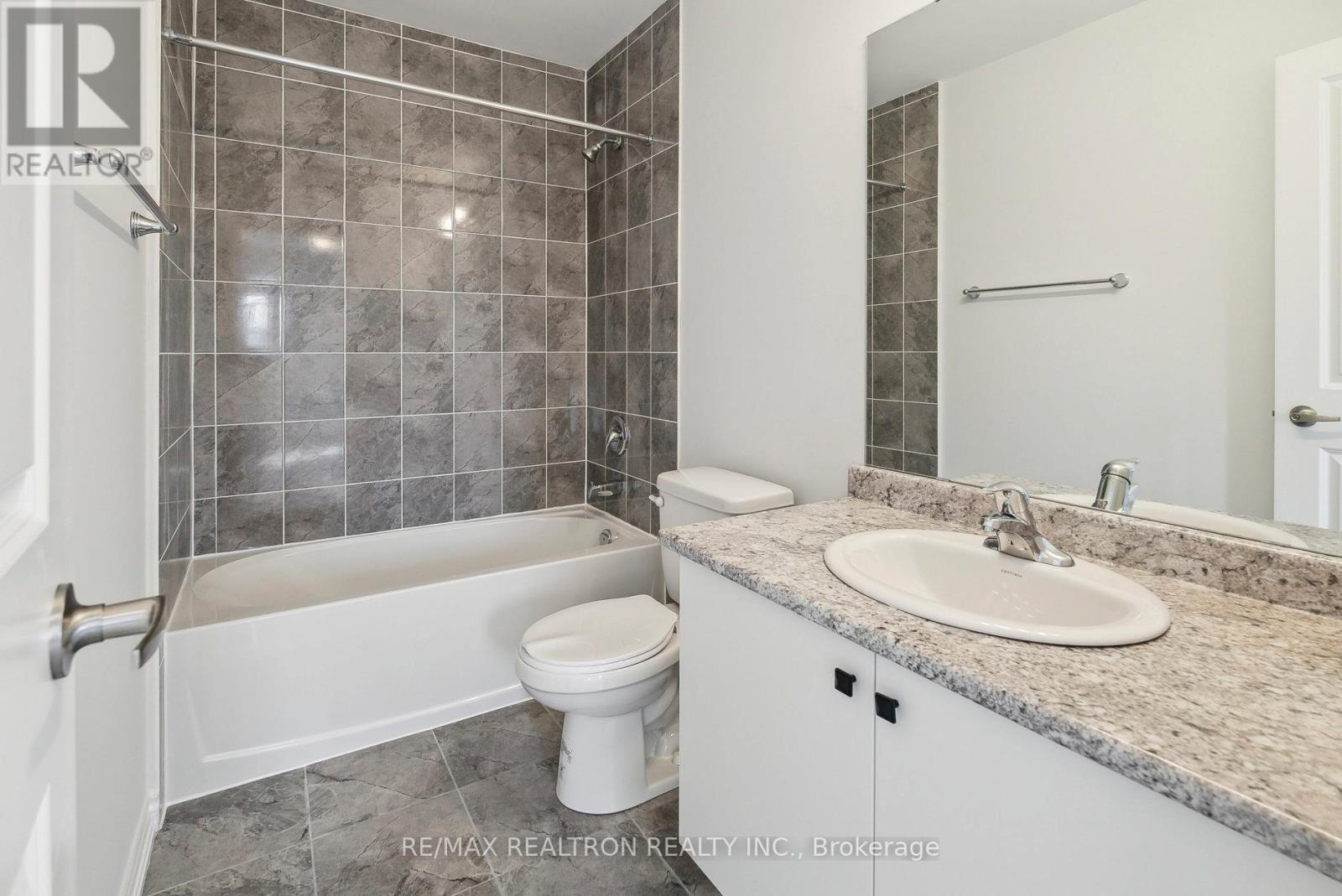 2 Ravenscraig Place, Innisfil, Ontario  L0L 1L0 - Photo 26 - N12799736