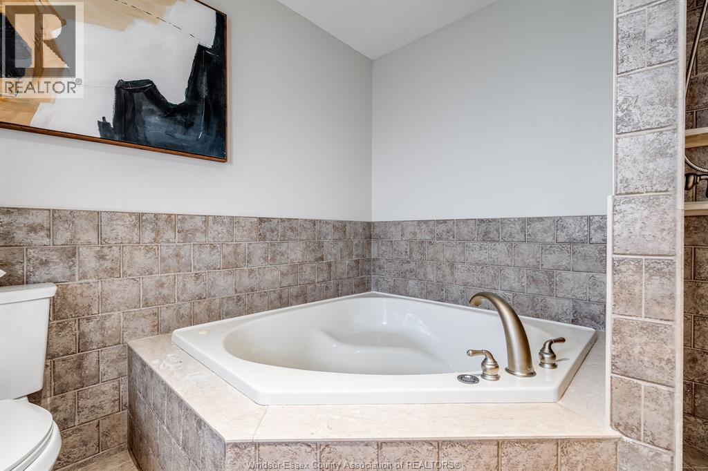 10 Oakwoods Drive, Leamington, Ontario  N8H 4B1 - Photo 25 - 26007087