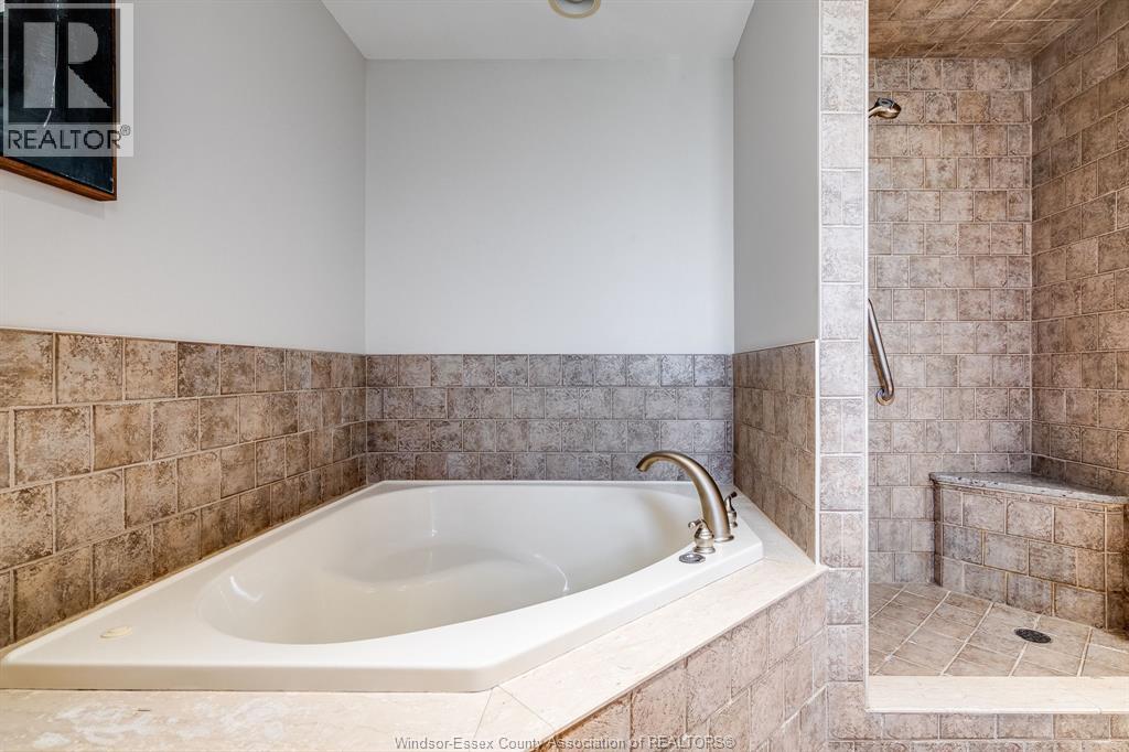 10 Oakwoods Drive, Leamington, Ontario  N8H 4B1 - Photo 24 - 26007087