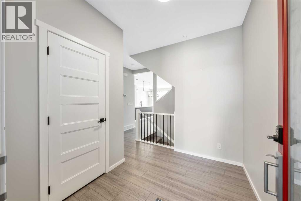 98 Lucas Crescent Nw, Calgary, Alberta  T3G 3M9 - Photo 3 - A2292462