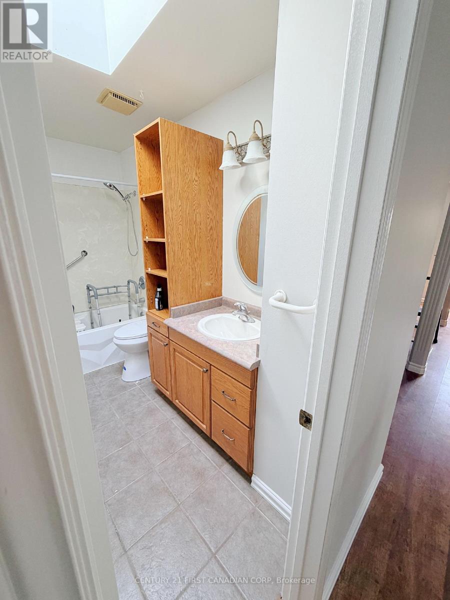 48 Ardsley Road, London North, Ontario  N6G 3W4 - Photo 3 - X12981196