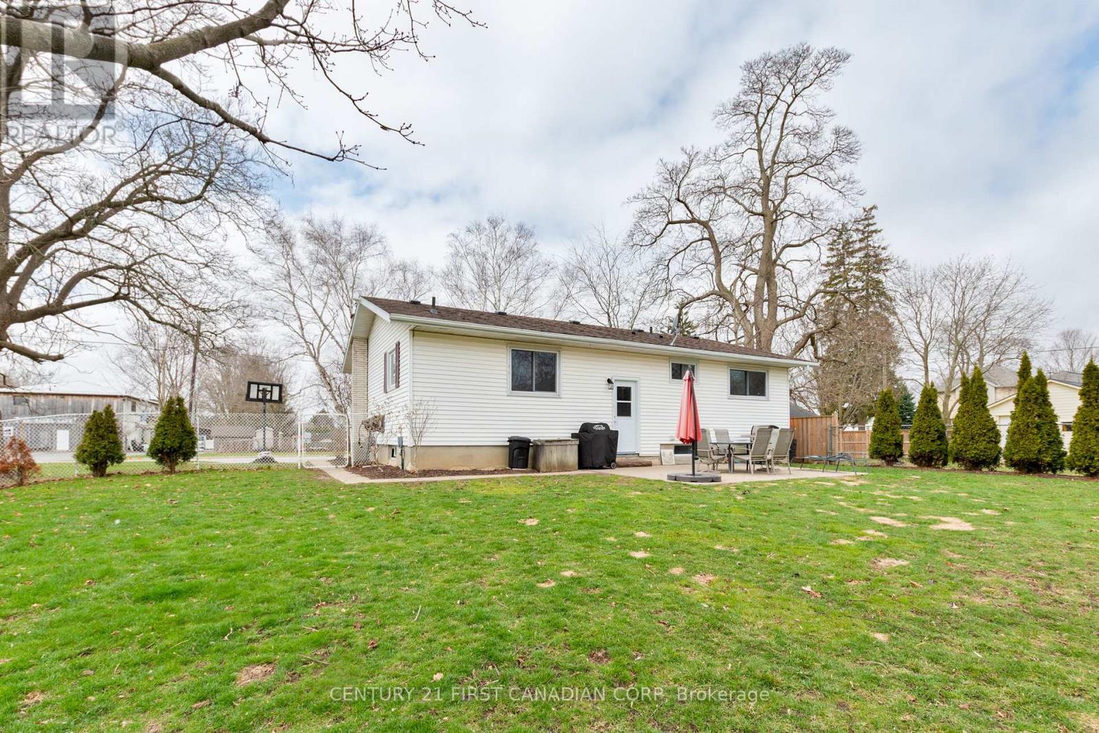 9526 Currie Road, Dutton/dunwich, Ontario  N0L 2M0 - Photo 36 - X12981280