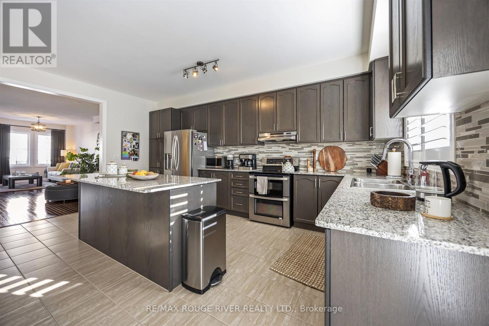 1721 Carousel Drive, Pickering, Ontario L1X 0C1 - Photo 12 - E12981198