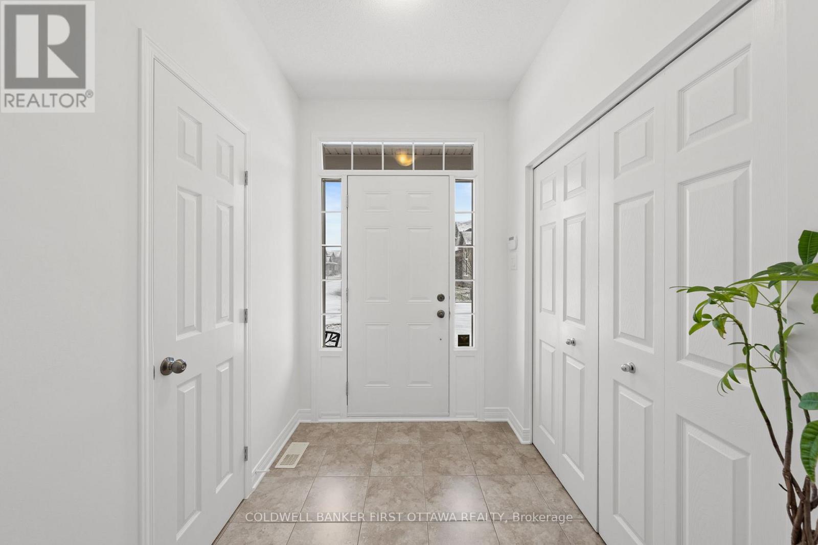 220 Dave Smith Crescent, Ottawa, Ontario  K4M 0B7 - Photo 3 - X12981226