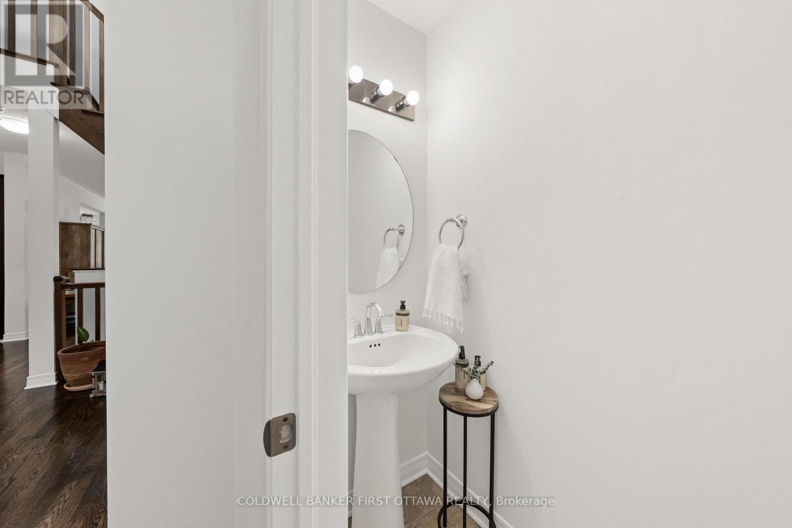 220 Dave Smith Crescent, Ottawa, Ontario  K4M 0B7 - Photo 5 - X12981226